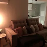 Este amplo e charmoso apartamento espera por você!